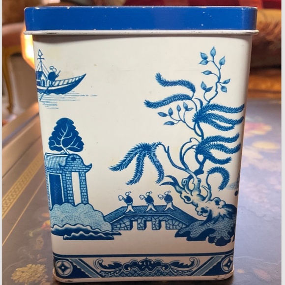 Vintage Blue Willow Spice Tin Pagoda Great Britain Chinoiserie 3.5” X 2.75” - Picture 2 of 6